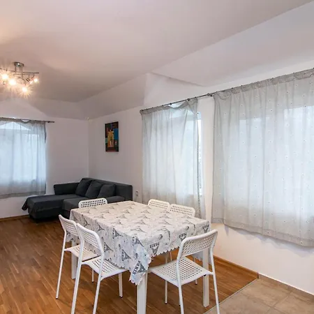 Chaika Flat Close To Beach With Free Parking On Street * Варна