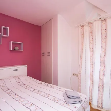Chaika Flat Close To Beach With Free Parking On Street Варна