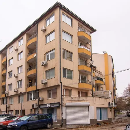 Chaika Flat Close To Beach With Free Parking On Street Apartment