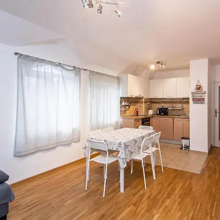 Chaika Flat Close To Beach With Free Parking On Street Varna